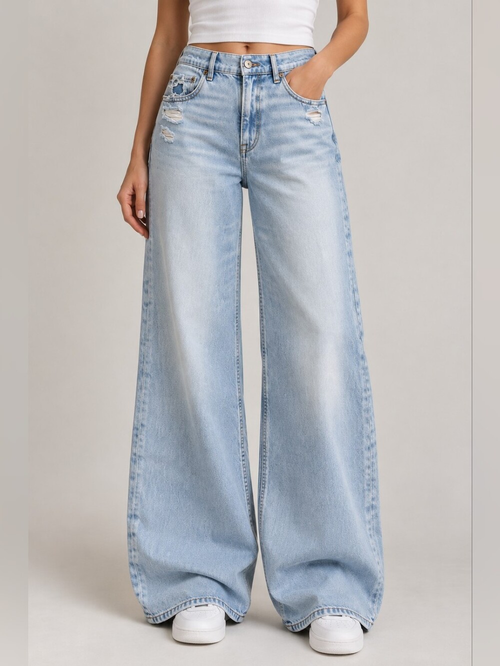 American Eagle Outfitters Light Wash Distressed High Rise Wide Leg Jeans Size 8